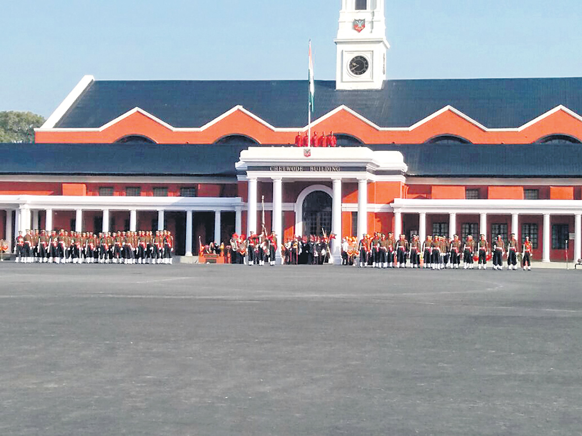 మిలిటరీ అకాడమీలో పోస్టులు