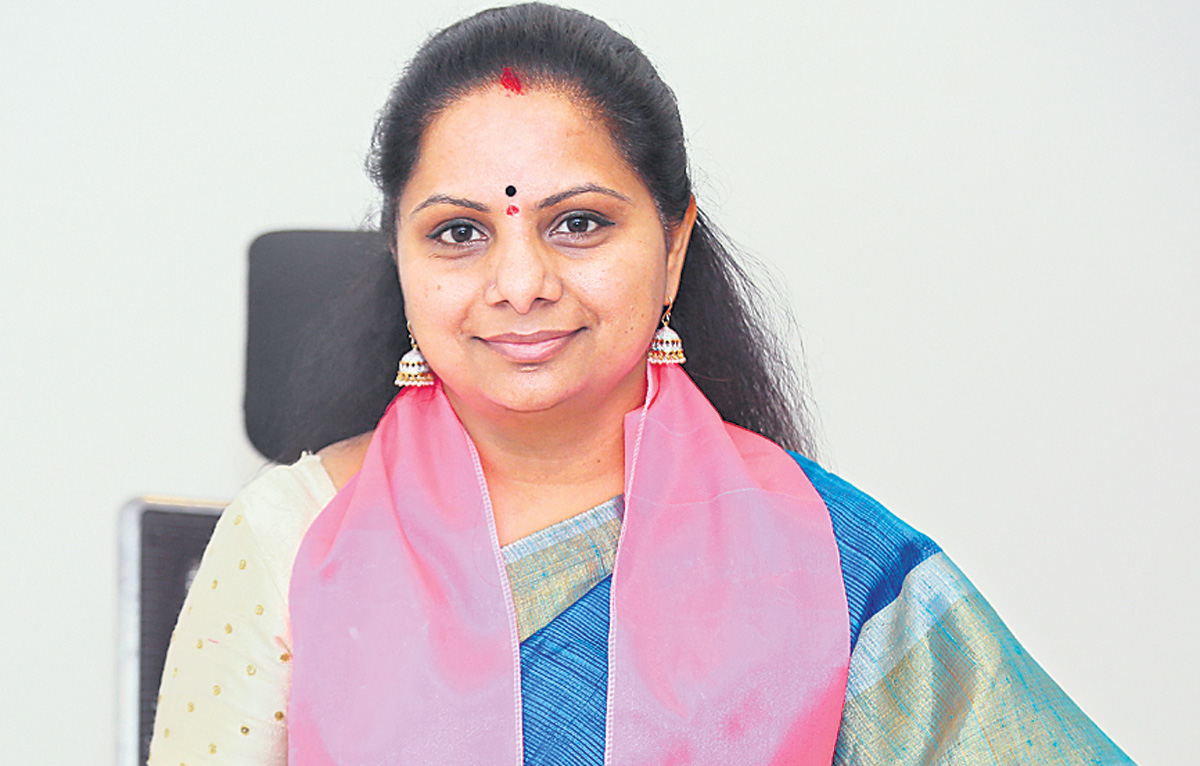 ఎమ్మెల్సీ కవితను కలిసిన టీఎంయూ నేతలు