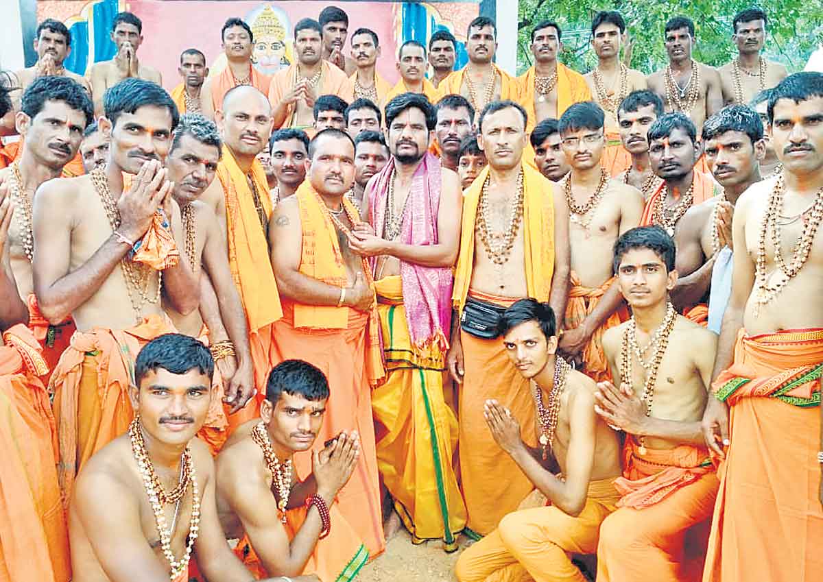 అంజన్న మాలధారణకు వేళాయే..