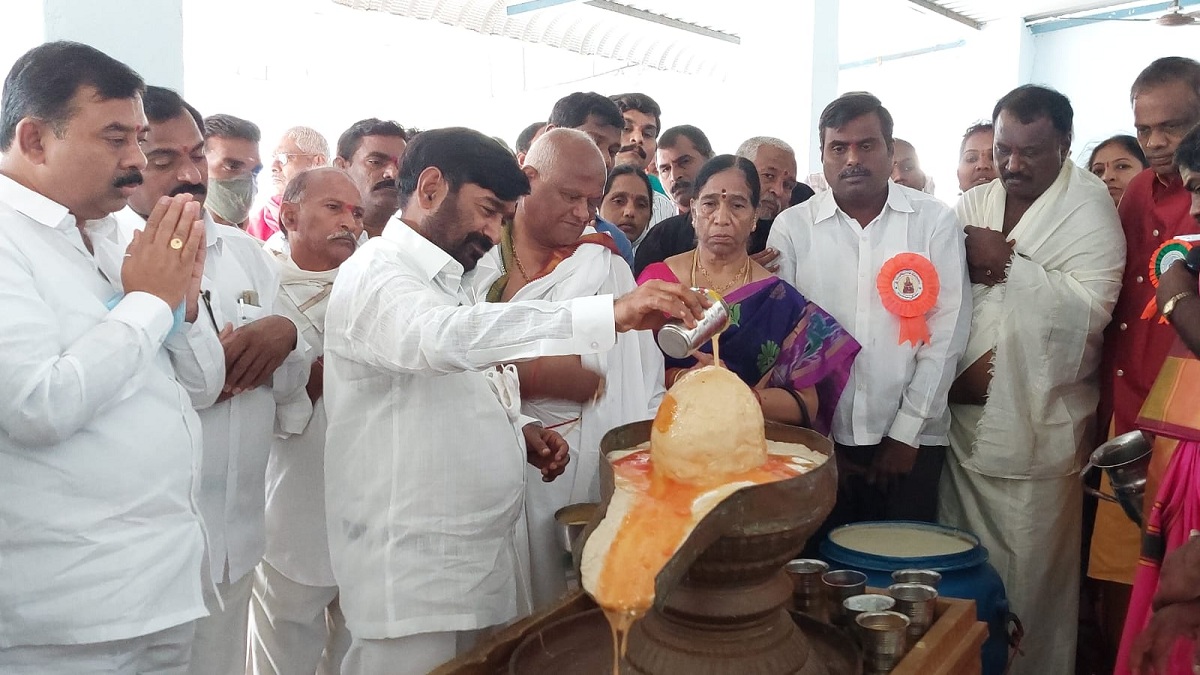 భక్తిభావాన్ని పెంపొందించుకోవాలి : మంత్రి