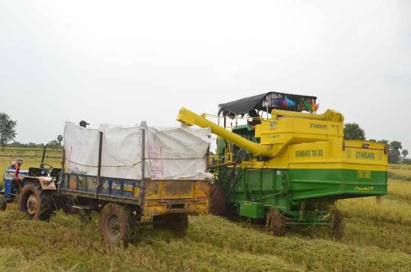 వరి కోతలపై ఇంధన భారం