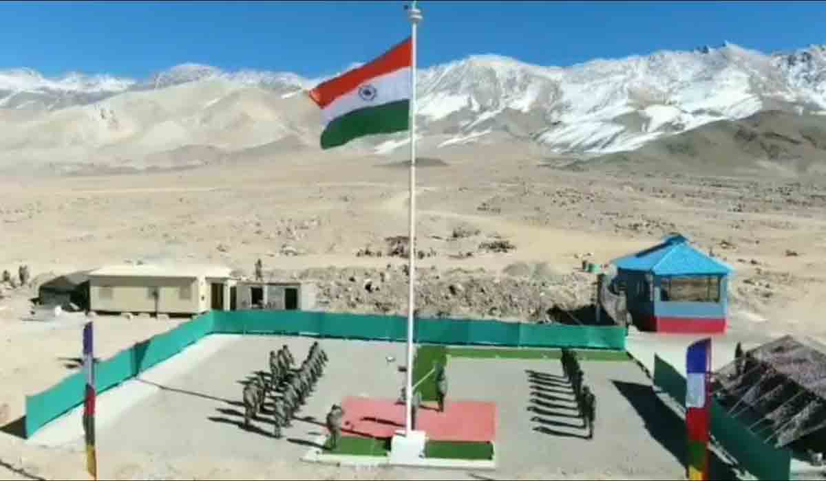 National flag: 15 వేల అడుగుల ఎత్తులో 76 ఫీట్ల‌ జాతీయ జెండా