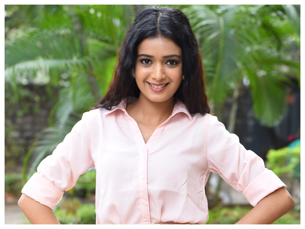 Neha Solanki | ఛలో ప్రేమిద్దాం మూవీ ప్రీ రిలీజ్ ఈవెంట్‌లో నేహా సోలంకి..