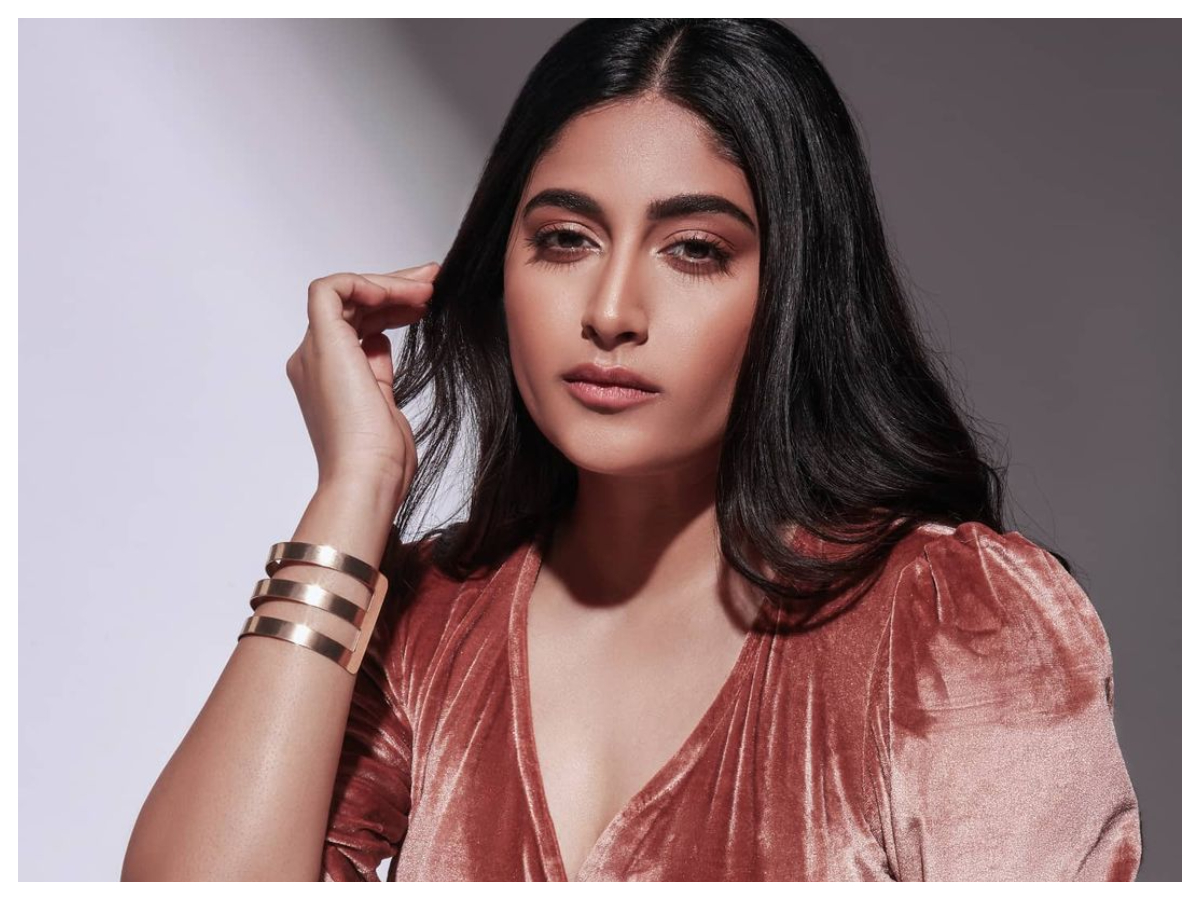 Nishvika Naidu | మత్తెక్కించే చూపులతో మాయ చేస్తున్న నిశ్వికా నాయుడు..