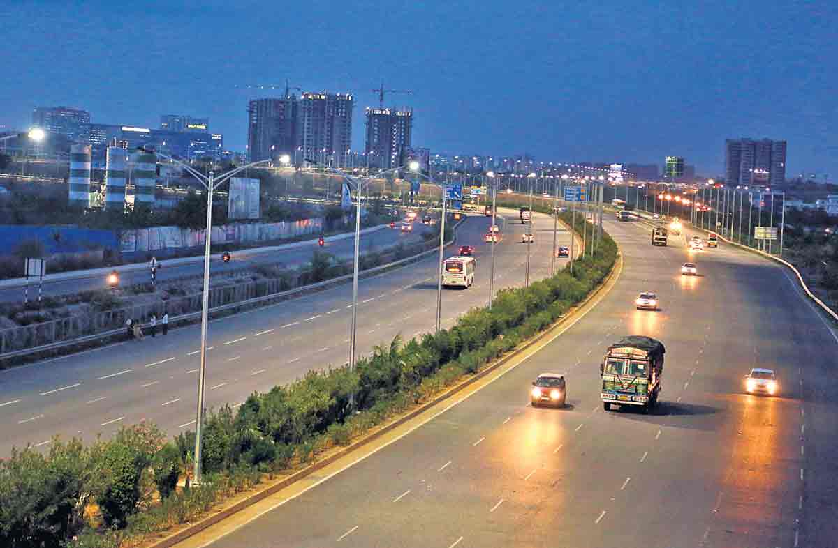 ఔటర్‌.. జిగేల్‌ ఇక వెలుగుల వలయంగా ఓఆర్‌ఆర్‌