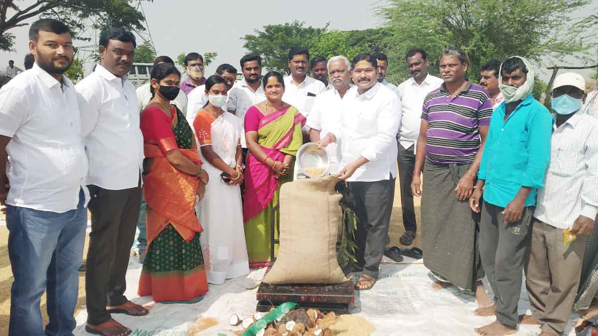మద్దతు ధర కల్పించేందుకే కేంద్రాలు