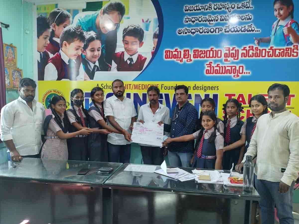 నమస్తే తెలంగాణ కథనానికి స్పందన..పేద కుటుంబానికి ఆర్థిక సాయం