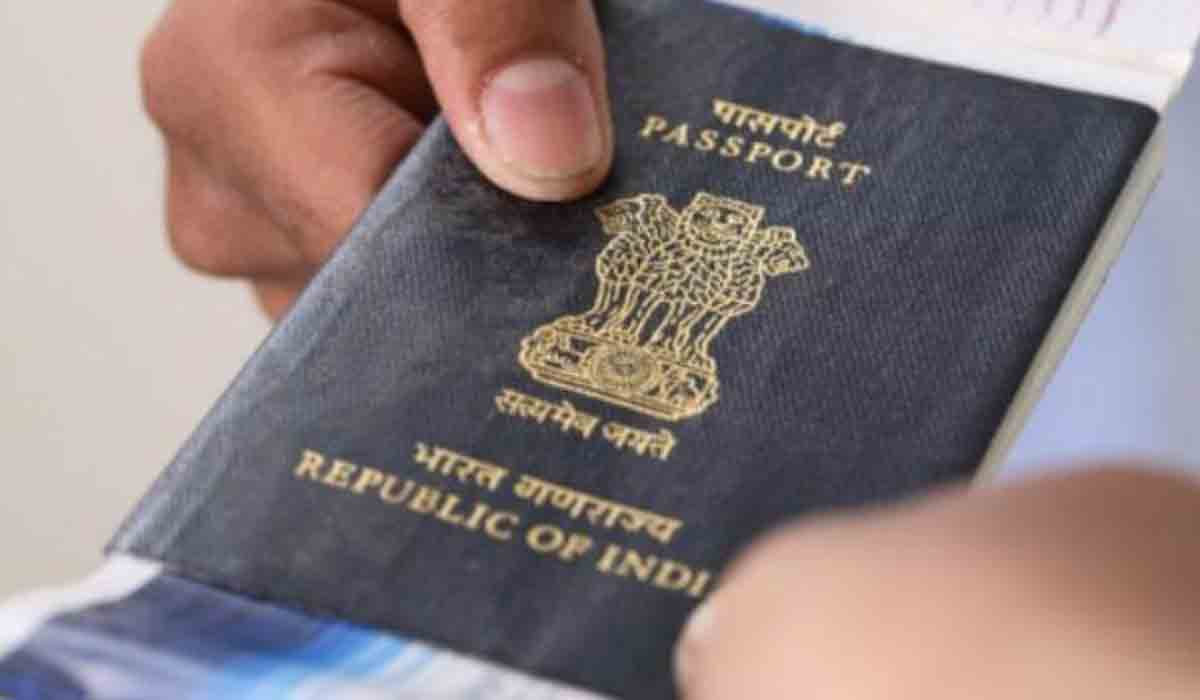 భార్యకు తెలియకుండా ప్రియురాలితో విదేశీ టూర్‌… పాస్‌పోర్ట్‌ పేజీలు చించివేతపై అరెస్ట్‌
