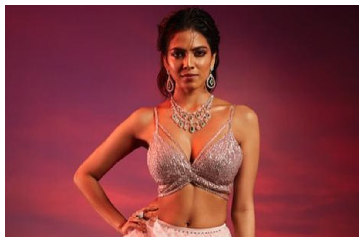 Malavika Mohanan | అందంతో నెటిజన్లను కట్టిపడేస్తున్న మాళవికా మోహనన్..