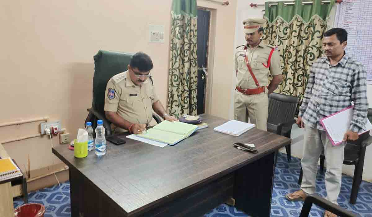 Sangareddy | మునిపల్లి పోలీస్ స్టేషన్‌లో సంగారెడ్డి డీఎస్పీ బాలాజీ తనిఖీ