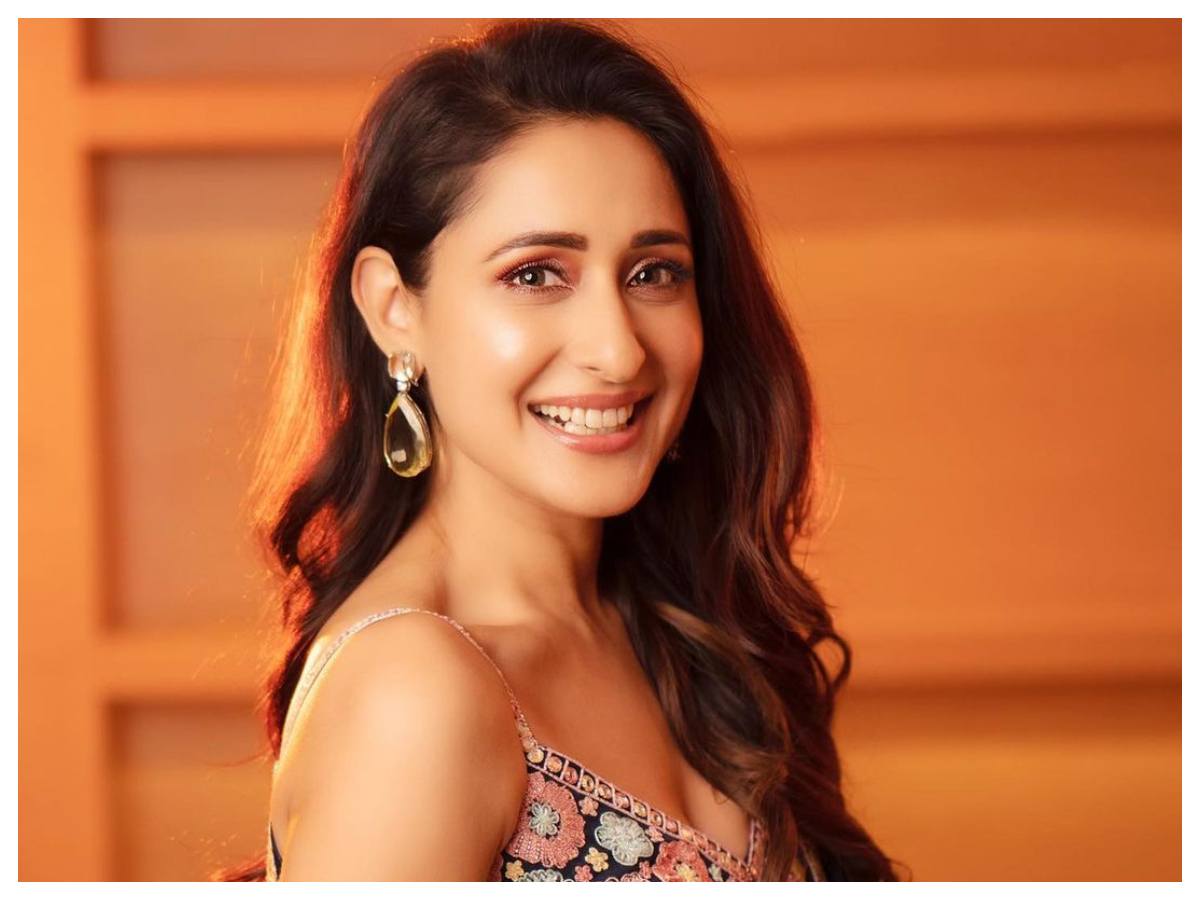 Pragya Jaiswal | అందంతో కవ్విస్తున్న ప్రగ్యా జైస్వాల్..