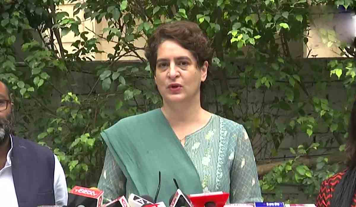 Priyanka Gandhi: డీజీపీలు, ఐజీల స‌ద‌స్సుకు ప్ర‌ధాని రావొద్దు: ప్రియాంకాగాంధీ