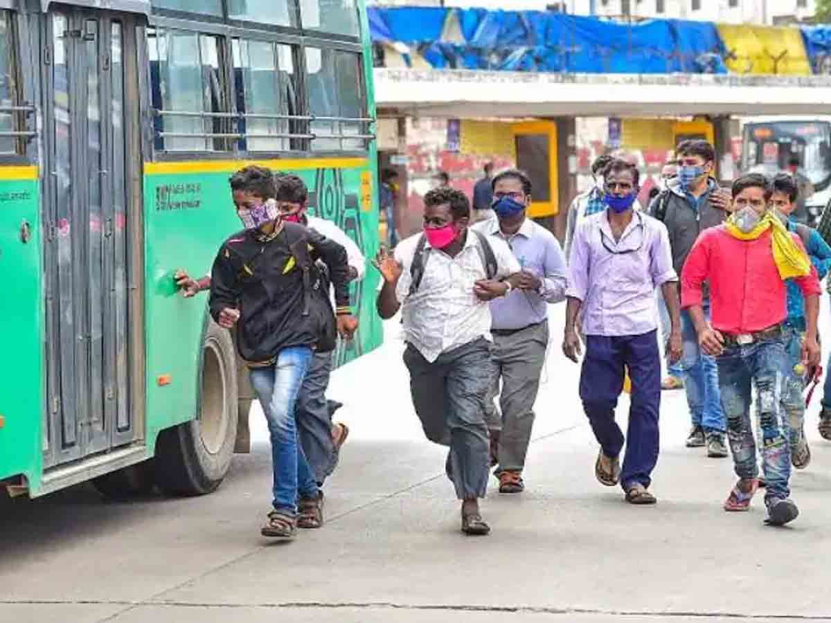 టీకా తీసుకోకపోతే.. బస్సులోకి అనుమతించరు