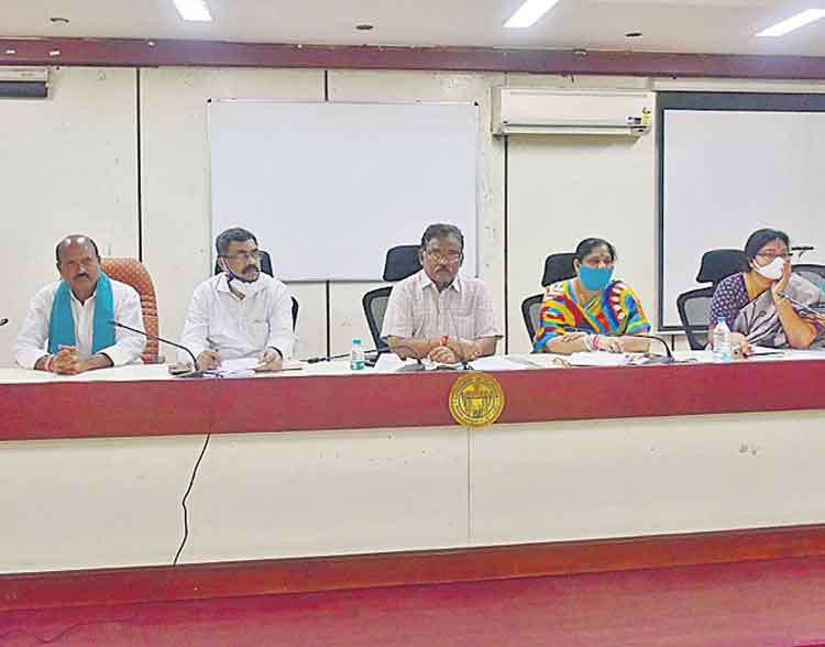 రైతులకు అవగాహన కల్పించాలి