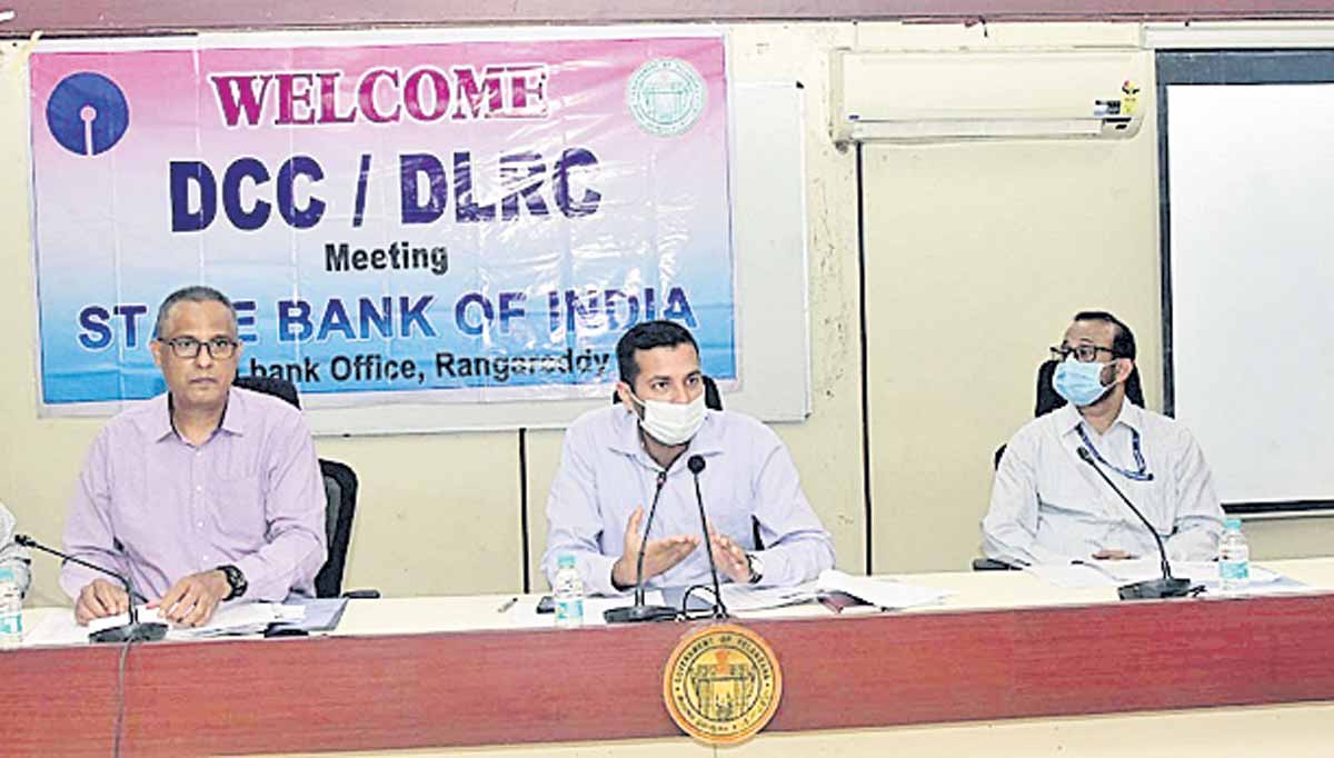 లబ్ధిదారులకు రుణాలు అందించాలి