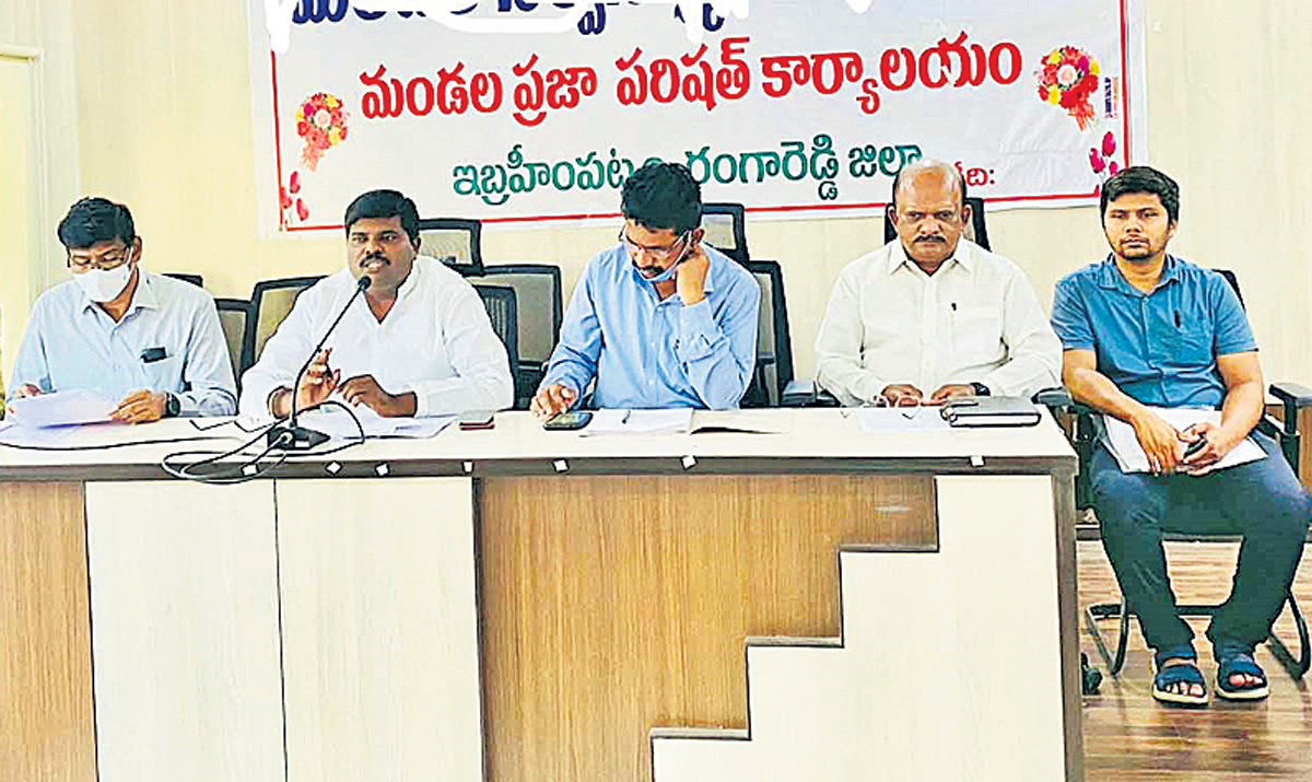 ప్రభుత్వ పాఠశాలల్లో వసతులు కల్పించాలి