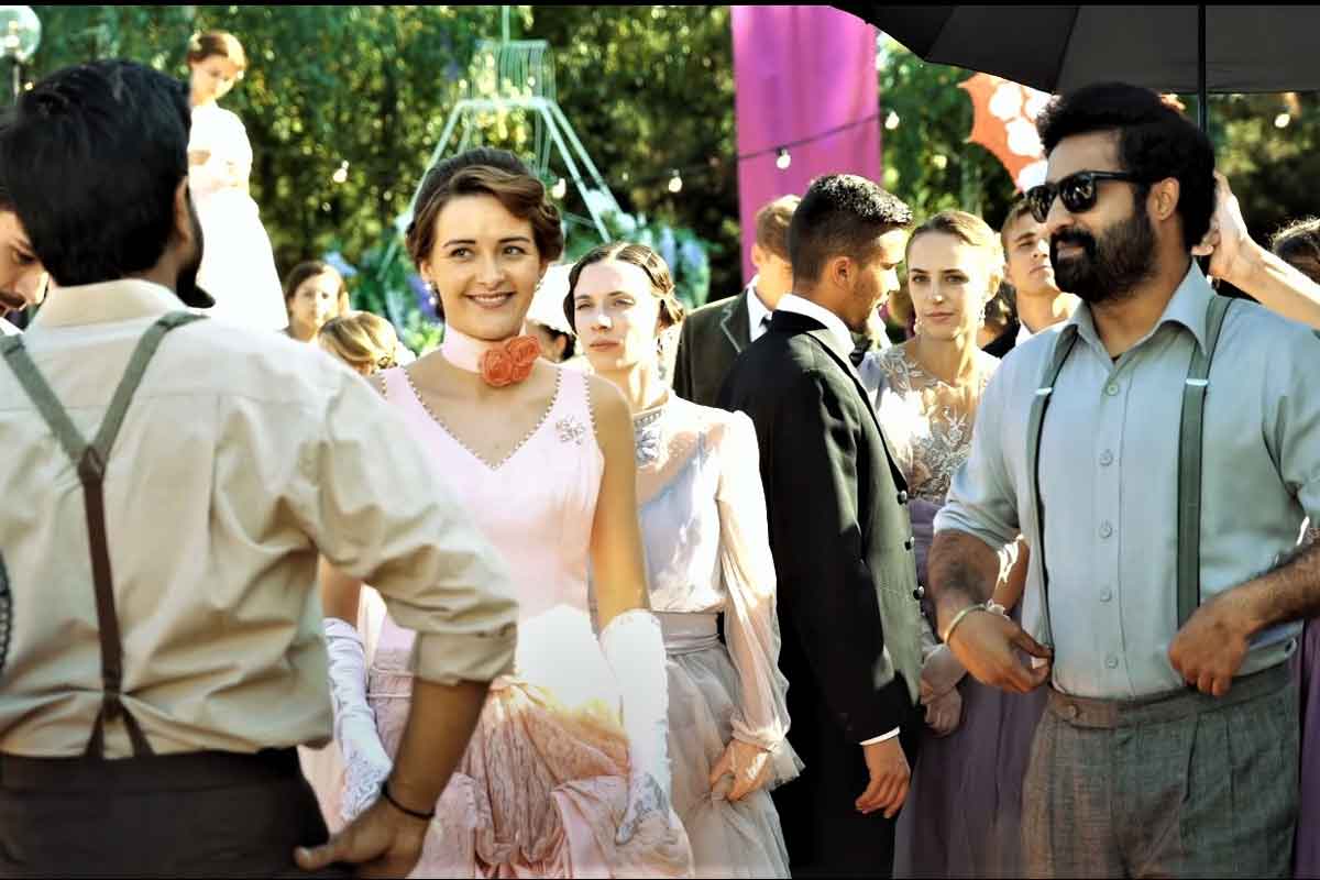 ఓరి మీ దుంపలు తెగ.. మీరెక్కడ దొరికార్రా.. నెటిజన్ కు RRR టీమ్ రిప్లై..