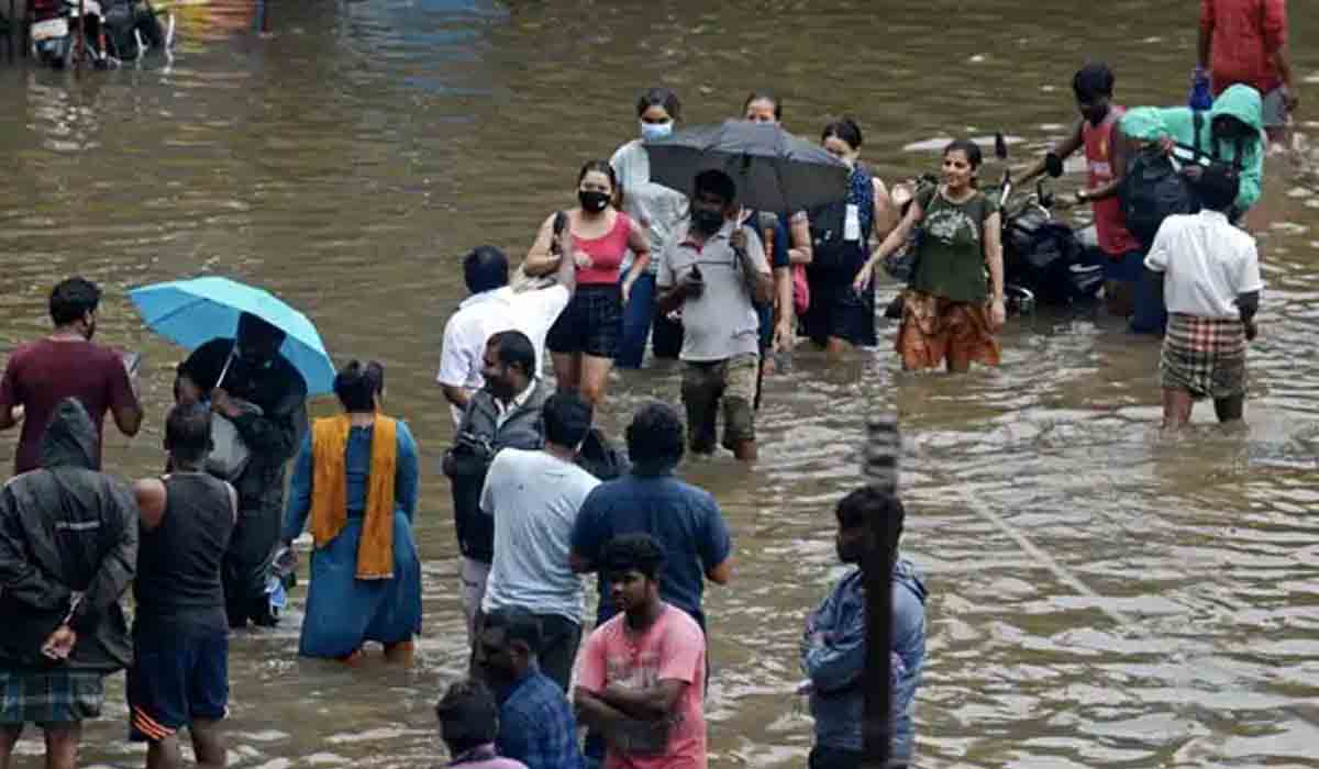 IMD: త‌మిళ‌నాడుకు భారీ వ‌ర్ష‌సూచ‌న‌.. చెన్నైతోపాటు ఆరు జిల్లాల్లో స్కూళ్లు, కాలేజీలు బంద్‌