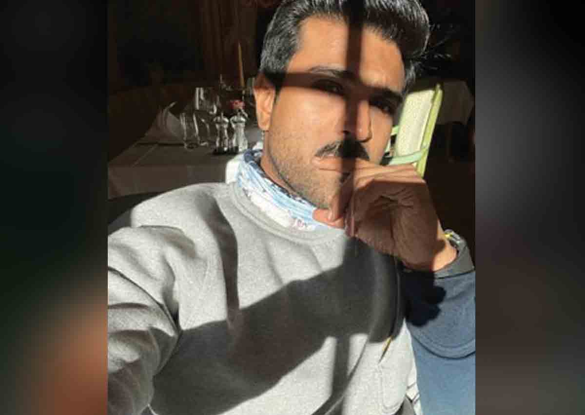 Ram Charan selfie | రాంచ‌ర‌ణ్ గోల్డెన్ హ‌వ‌ర్ సెల్ఫీ.. ట్రెండింగ్‌లో స్టిల్‌