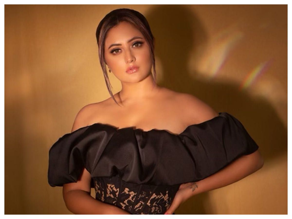 Rashami Desai | గ్లామర్ డోస్ పెంచిన రష్మీ దేశాయ్..