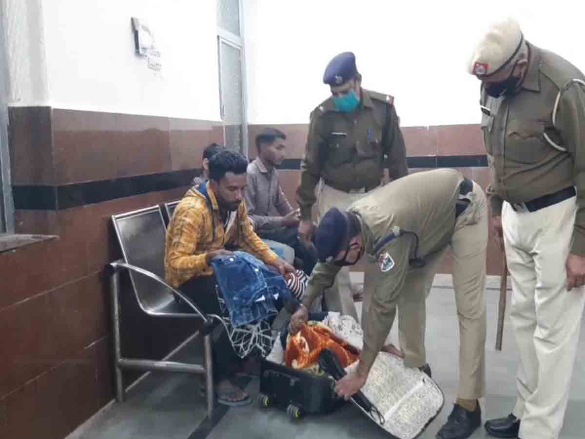 పేల్చివేస్తామంటూ.. 8 రైల్వే స్టేషన్లకు బెదిరింపు