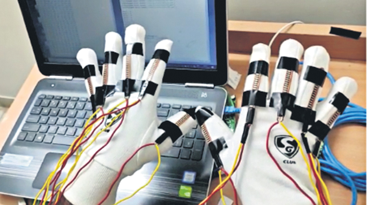 మూగవాళ్లకు మాటనిచ్చే గ్లౌజు