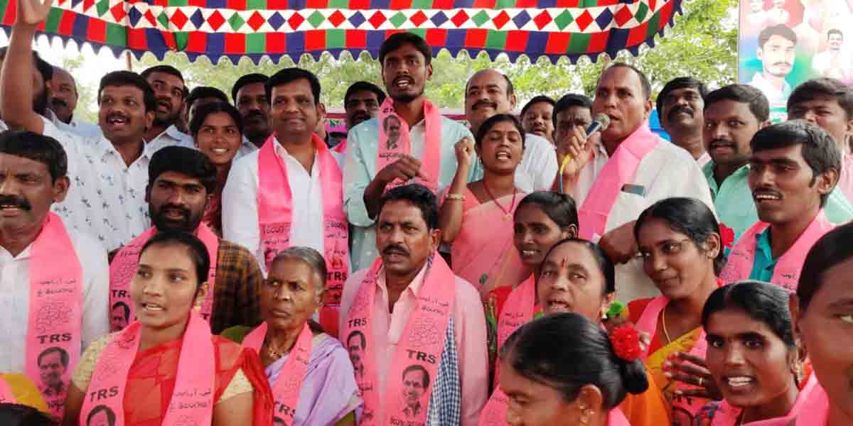 అభివృద్ధికి ఆకర్షితులై టీఆర్‌ఎస్‌లో చేరికలు : ఎమ్మెల్యే కిశోర్‌కుమార్‌