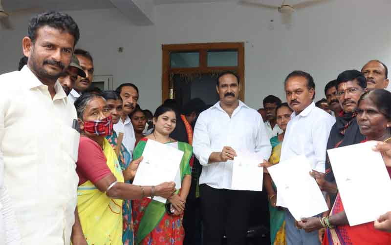 పేదల సంక్షేమమే రాష్ట్ర ప్రభుత్వ లక్ష్యం