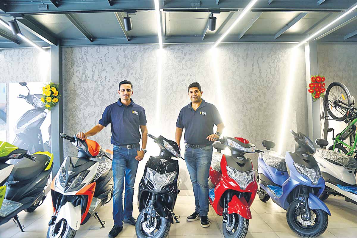 Blive | రాష్ట్రంలో బిలైవ్‌ 15 ఈవీ స్టోర్లు