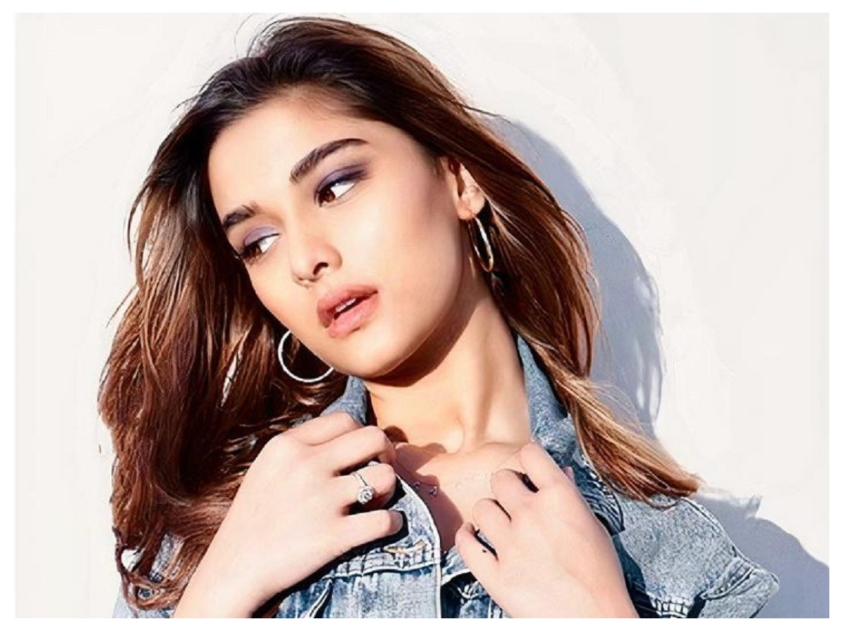 Saiee Manjrekar | సాయి మంజ్రేకర్ లేటెస్ట్ ఫొటోస్..