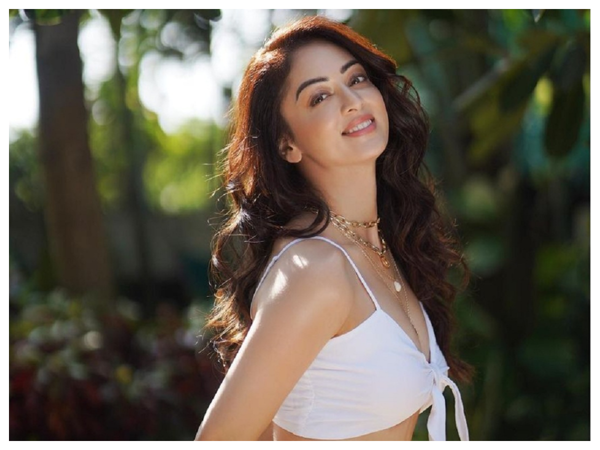 Sandeepa Dhar | మత్తెక్కించే చూపులతో కుర్రకారును కవ్విస్తోన్న  సందీప ధార్..
