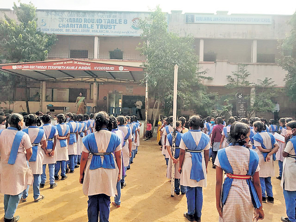 సర్కారు బడులకు సకల హంగులు