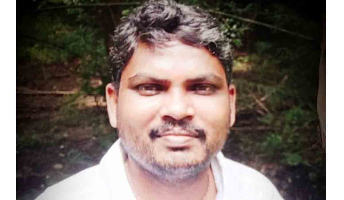 మీ సేవా ఆప‌రేట‌ర్ దారుణ హ‌త్య‌.. మృత‌దేహం రెండు ముక్క‌లు