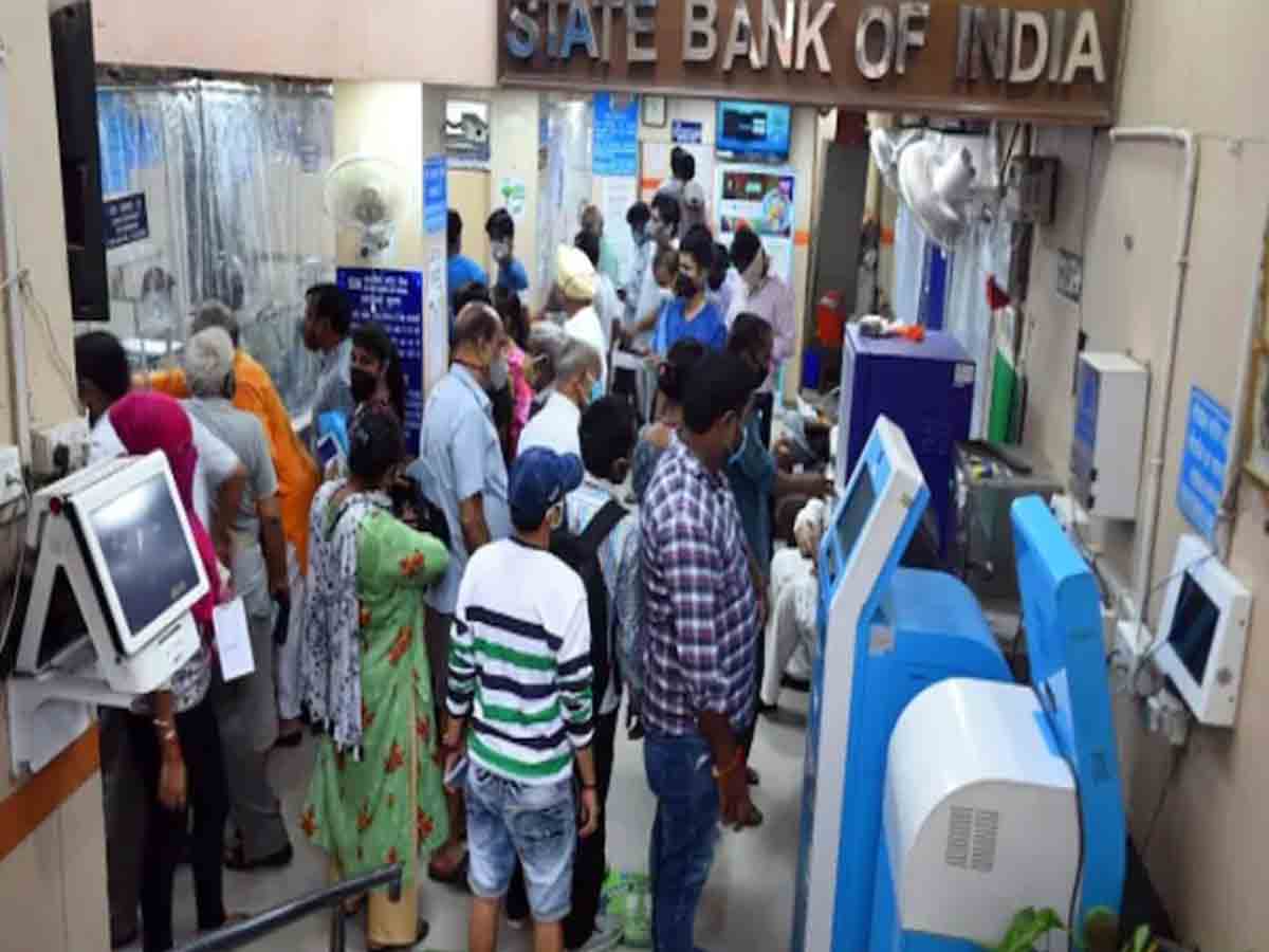 షార్ట్ వేసుకున్న వ్యక్తిని.. ఎస్‌బీఐ బ్యాంకులోకి ప్రవేశం నిరాకరణ