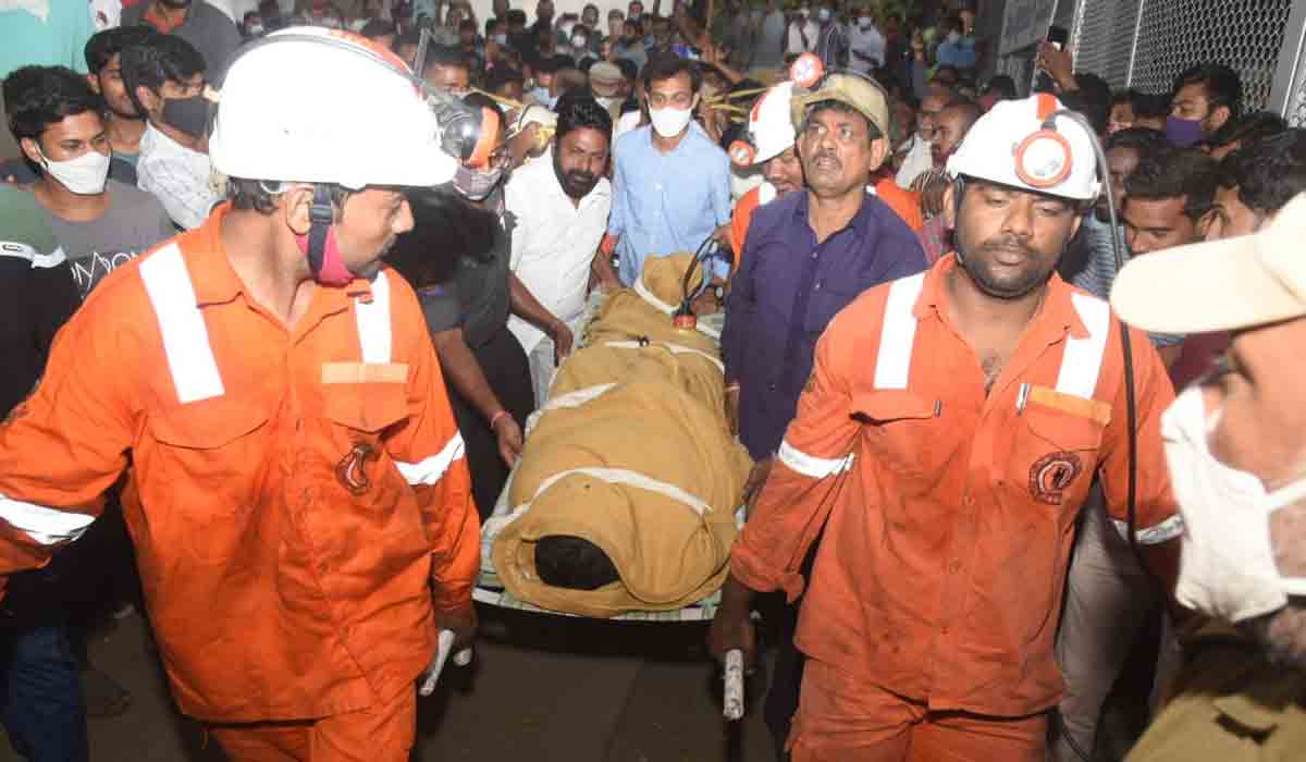 Singareni | సింగరేణిలో గని పై కప్పు కూలి నలుగురి మృతి