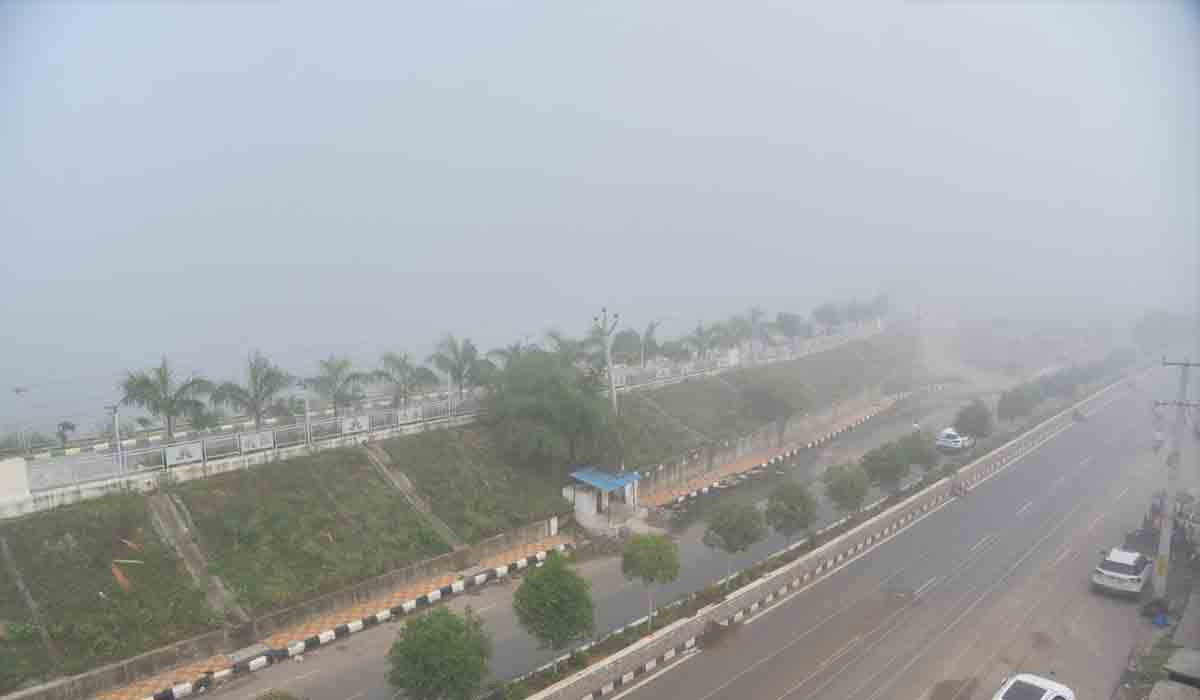 సిరిసిల్లను చుట్టేసిన పొగమంచు.. వీడియో