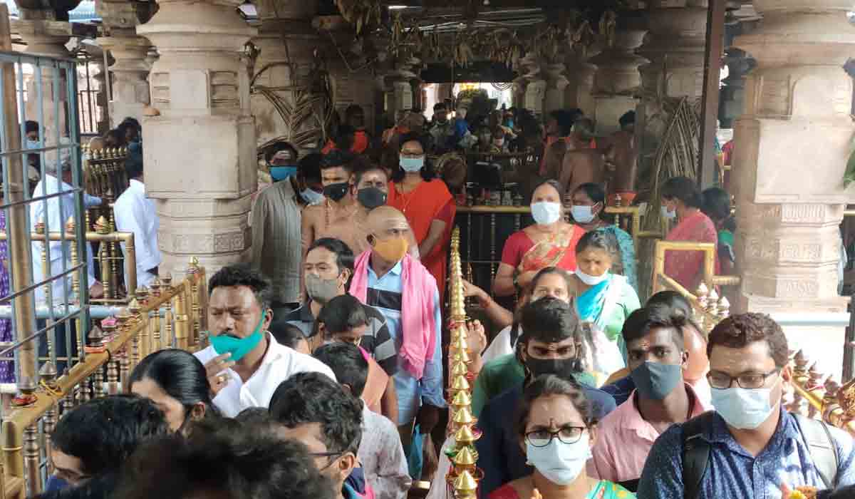Srisailam Temple | శ్రీశైలంలో కొనసాగిన భక్తుల రద్దీ