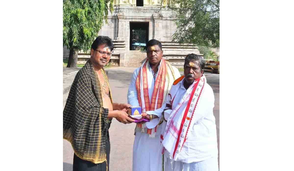 శ్రీశైల దేవస్థానానికి రూ. 5 ల‌క్ష‌ల విరాళం