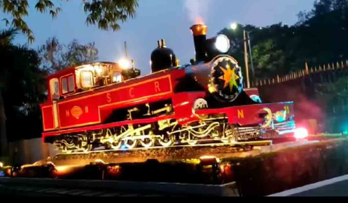 హైదరాబాదీలను అబ్బురపరుస్తున్న సర్ అలెక్ ఆవిరి ఇంజిన్..!