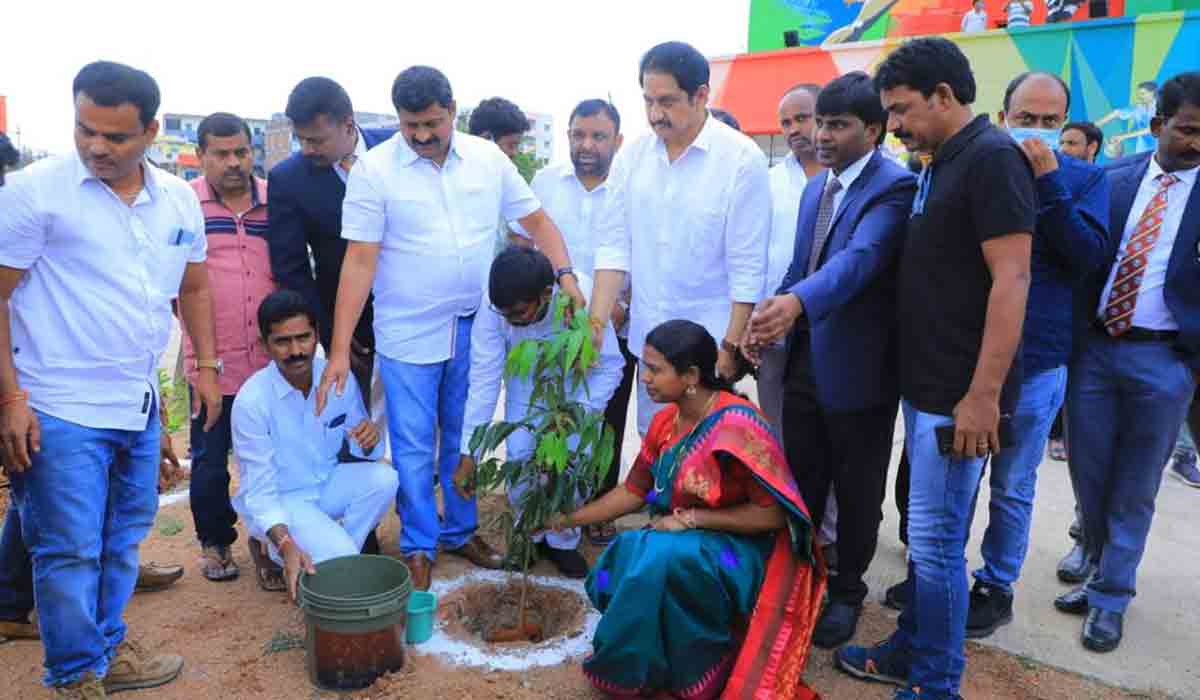 గ్రీన్ ఇండియా చాలెంజ్.. మొక్క‌లు నాటిన న‌టుడు సుమ‌న్