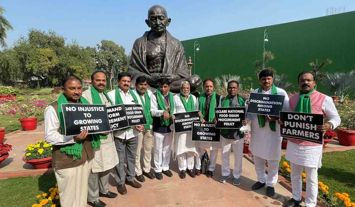 ధాన్యం సేక‌ర‌ణ‌పై టీఆర్ఎస్ వాయిదా తీర్మానం