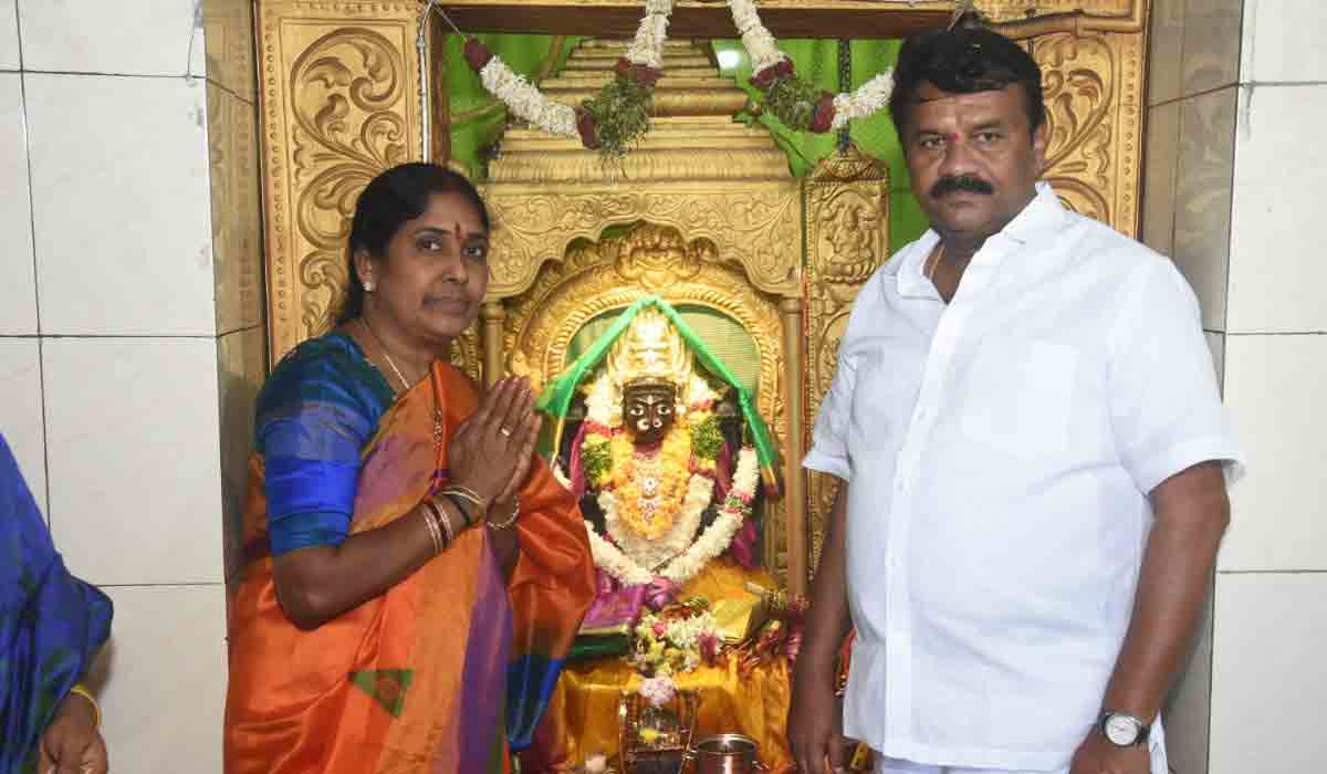 సింగోటం శ్రీ లక్ష్మీ నరసింహస్వామి ఆలయంలో మంత్రి తలసాని పూజలు