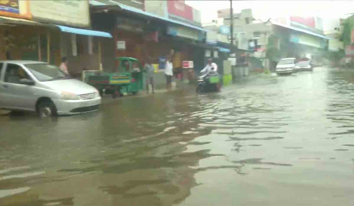 Tamil Nadu rains: త‌మిళ‌నాడులో వ‌రుణ బీభ‌త్సం.. ఇవాళ‌, రేపు సెల‌వు ప్ర‌క‌టించిన ప్ర‌భుత్వం