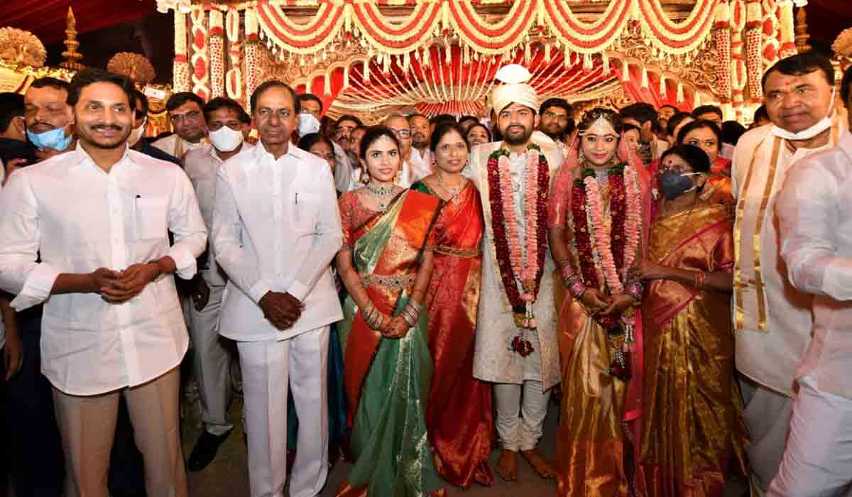 CM KCR: పోచారం మ‌న‌వ‌రాలి వివాహ వేడుక‌లో తెలంగాణ‌, ఏపీ సీఎంలు