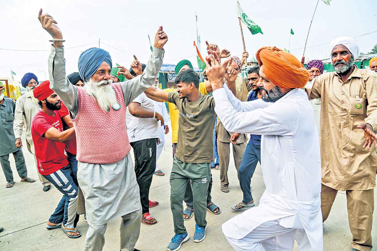 రాజకీయమా..నాటకీయమా!