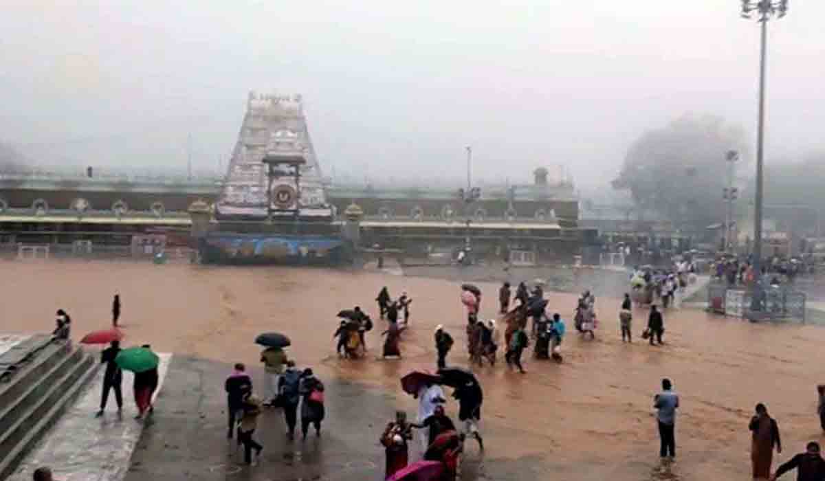 Rains | తీరందాటిన వాయుగుండం.. రాయలసీమలో భారీ వర్షాలు