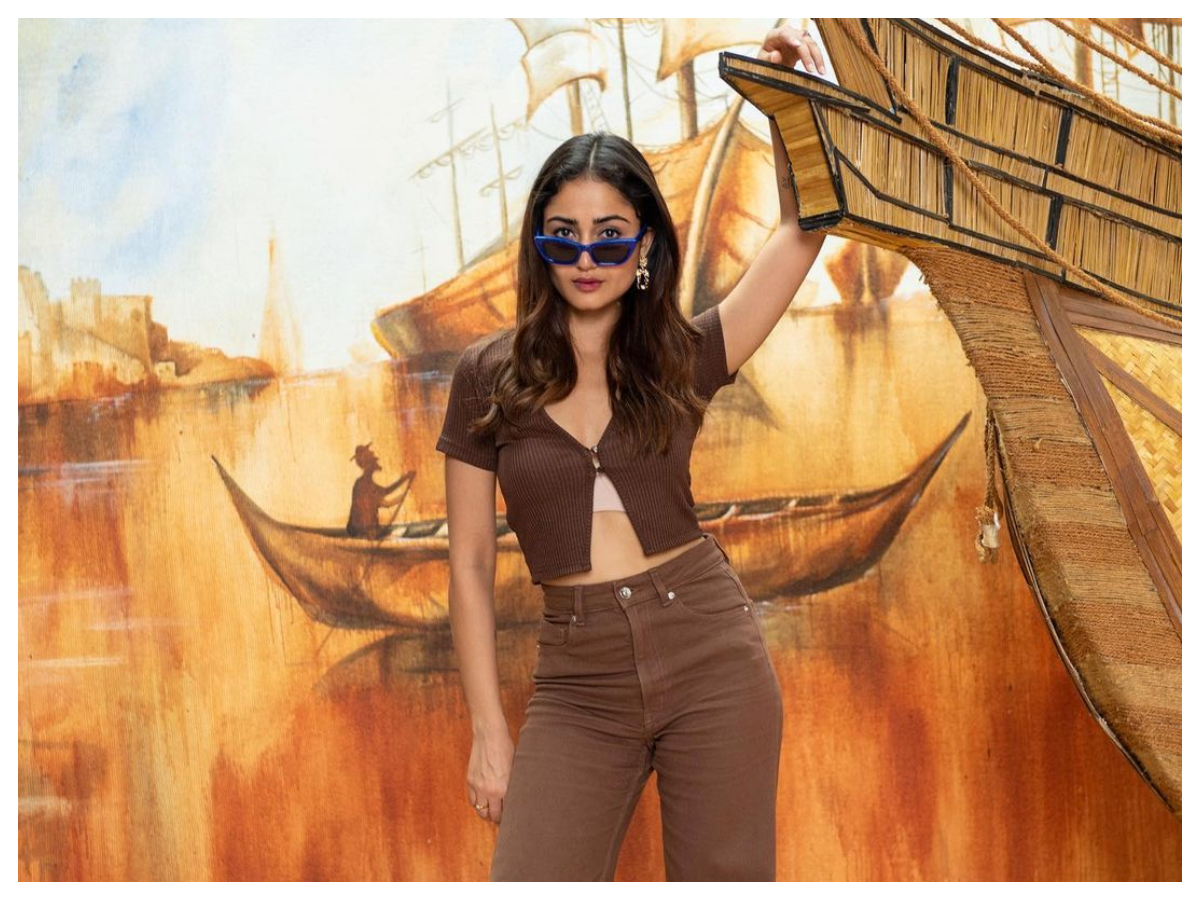 Tridha Choudhury | మాస్ లుక్‌లో త్రిధా చౌదరి..