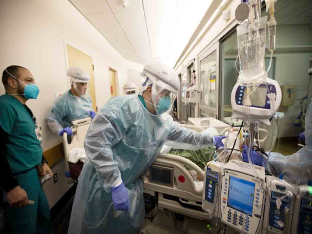 అమెరికా ఆసుపత్రులకు కరోనా రోగుల తాకిడి.. నిండుతున్న ఐసీయూ బెడ్స్‌