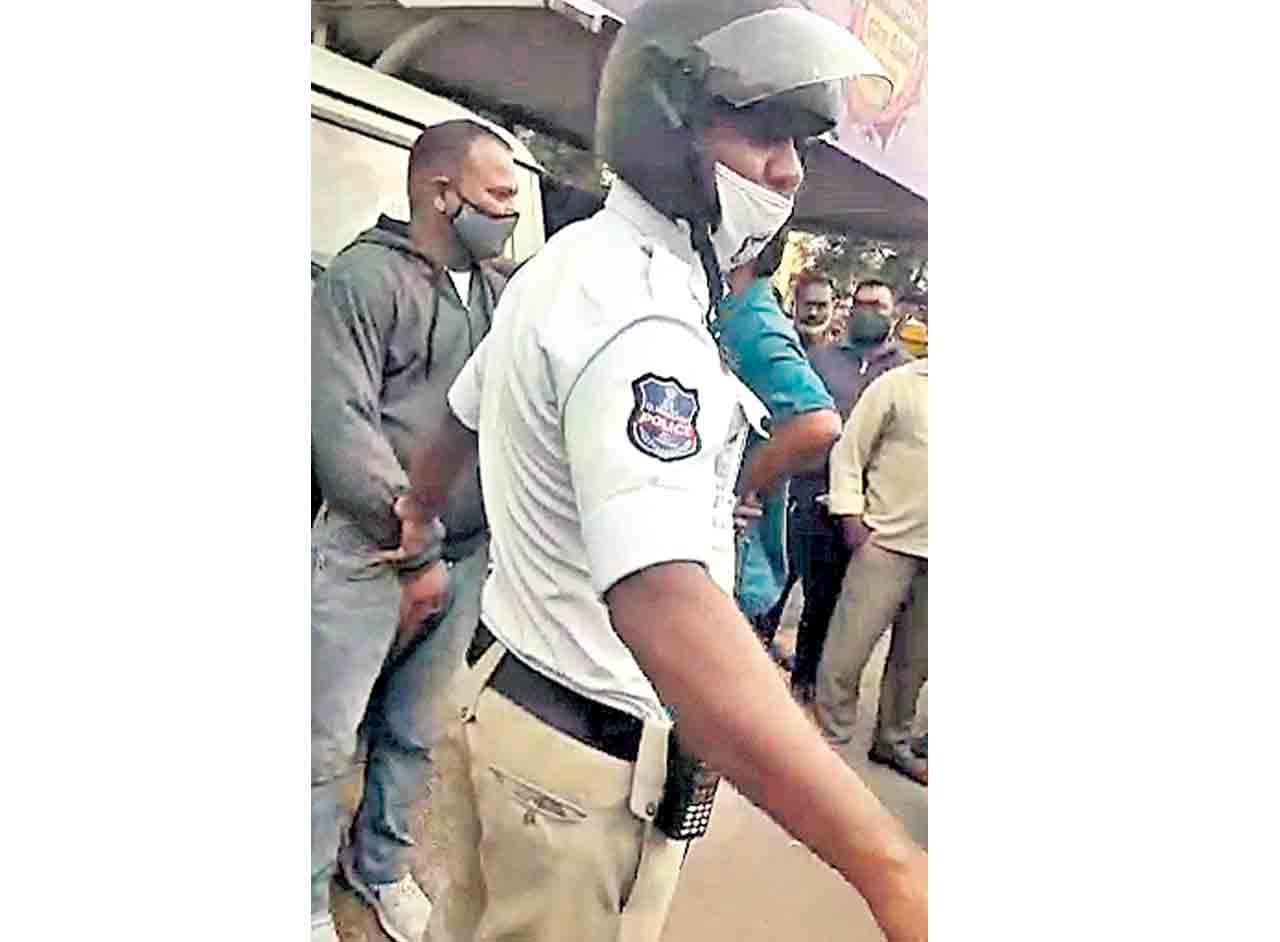 పౌరులే అప్రమత్తమయ్యారు..భారీ చోరీనినివారించారు..