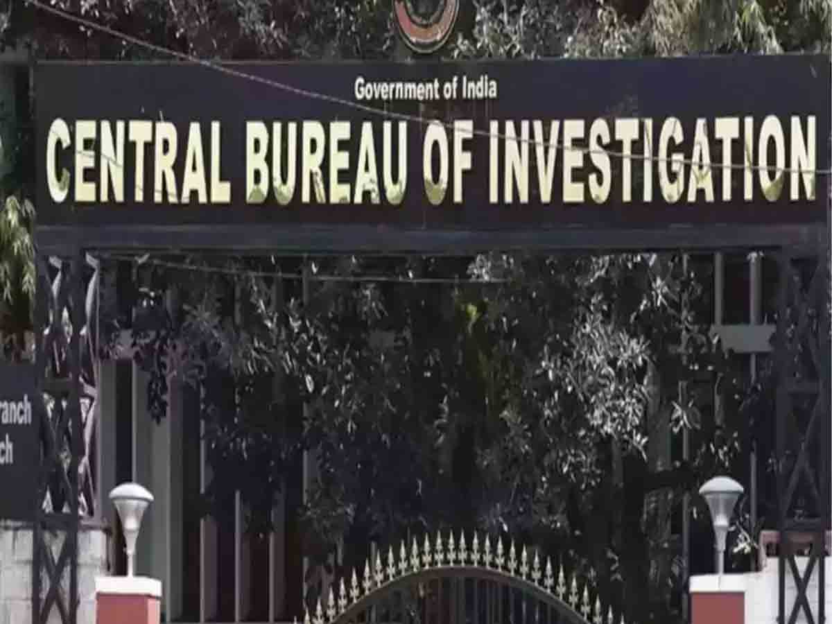 అవినీతి కేసులో మాజీ జడ్జిపై విచారణ సీబీఐకి కేంద్రం అనుమతి